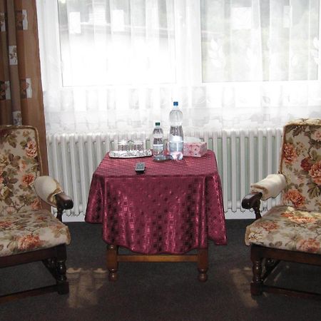Sunnystreet Guesthouse Stara Lesna Ngoại thất bức ảnh